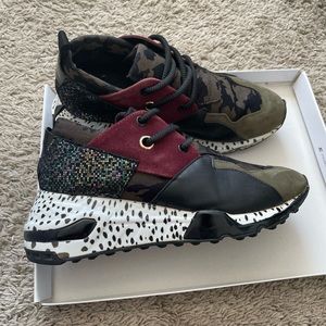 Steve Madden Cliff Sneaker. Olive Multi Colored. Size 8.5